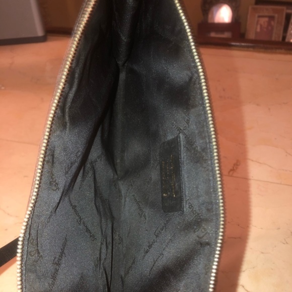 BUNDLE 2 HANDBAGS ESCADA & Salvatore Ferragamo - Picture 15 of 15